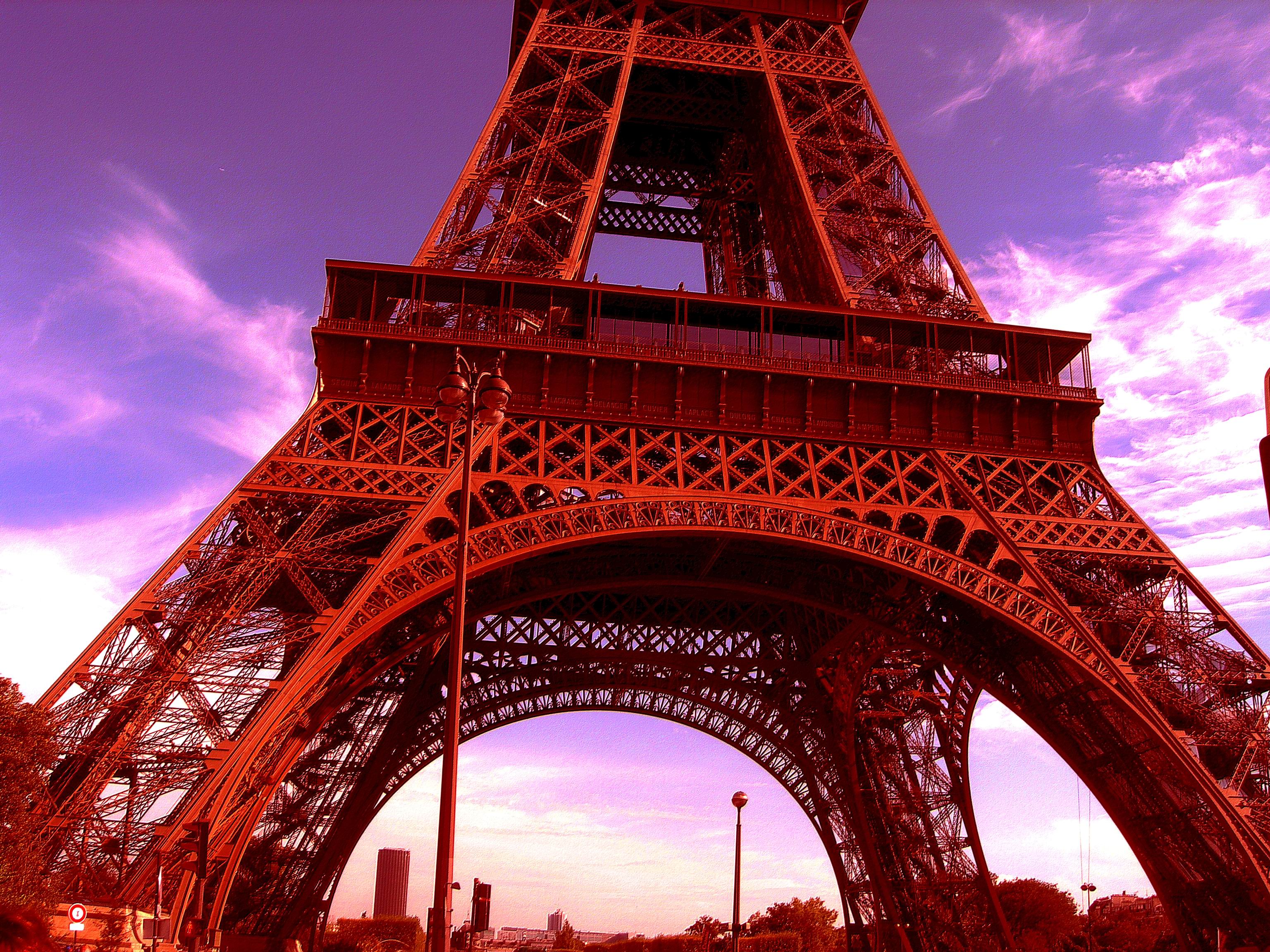 LA TOUR EIFFEL PAR COSMOS